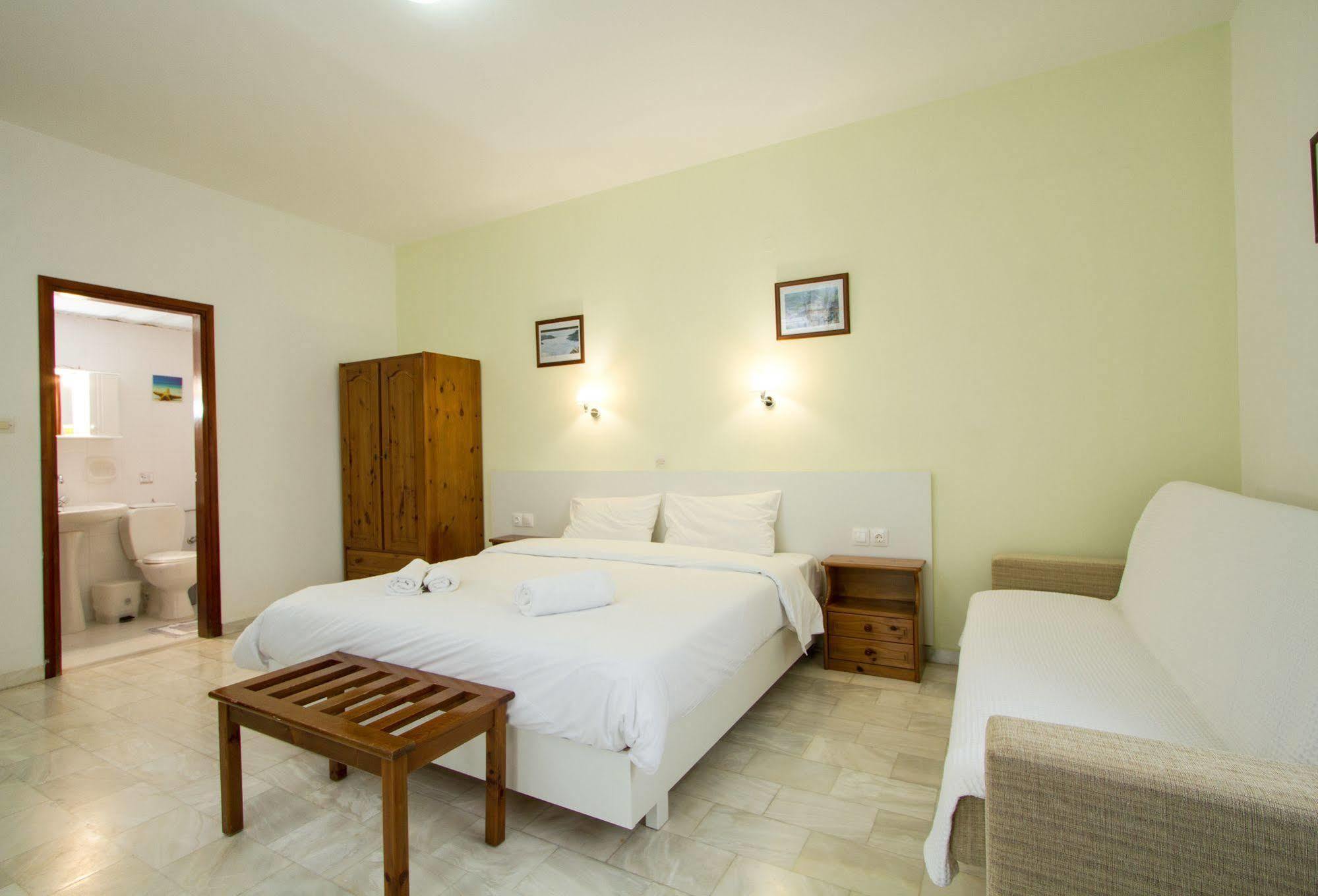 Revekka Rooms Kíssamos Exterior foto
