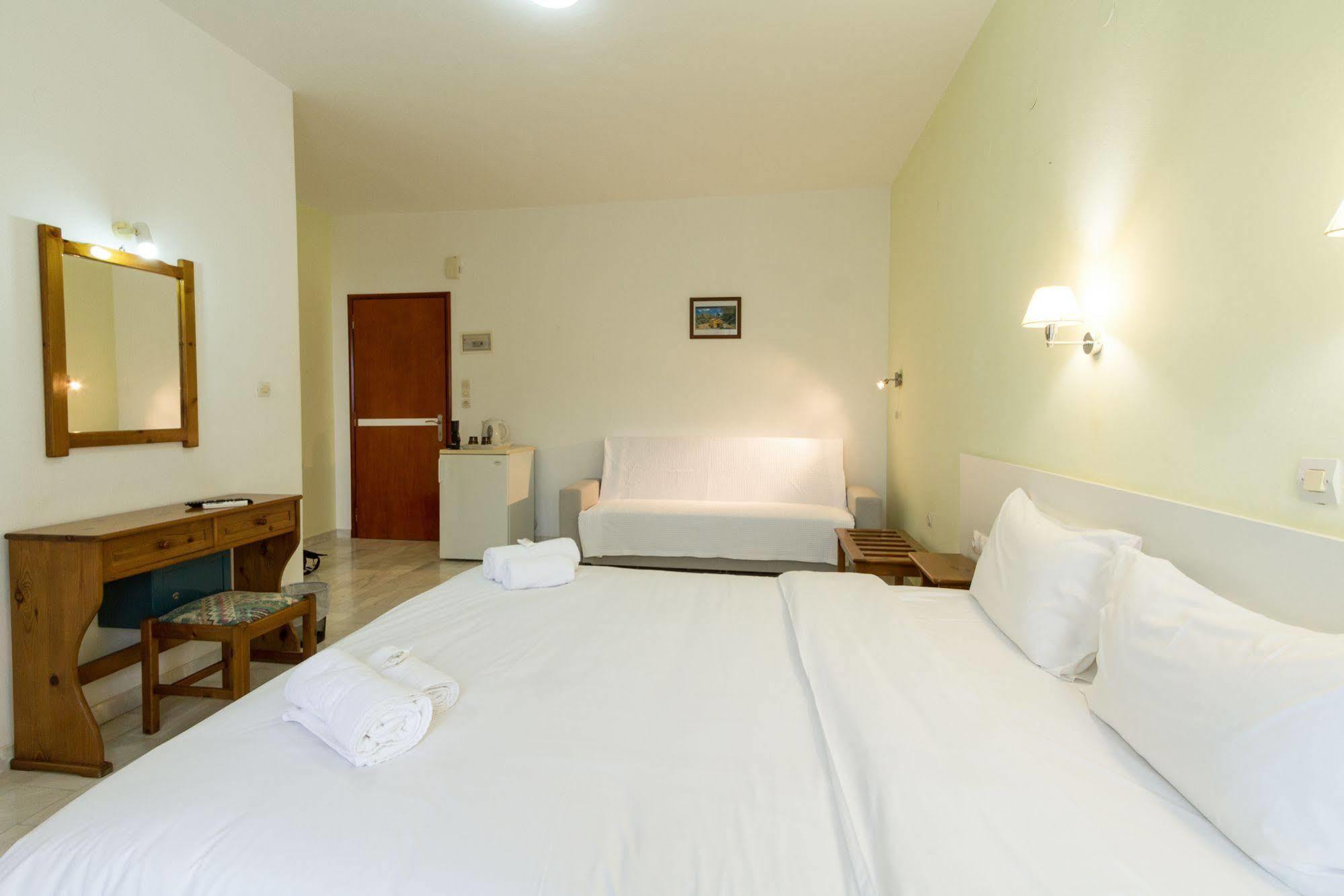 Revekka Rooms Kíssamos Exterior foto