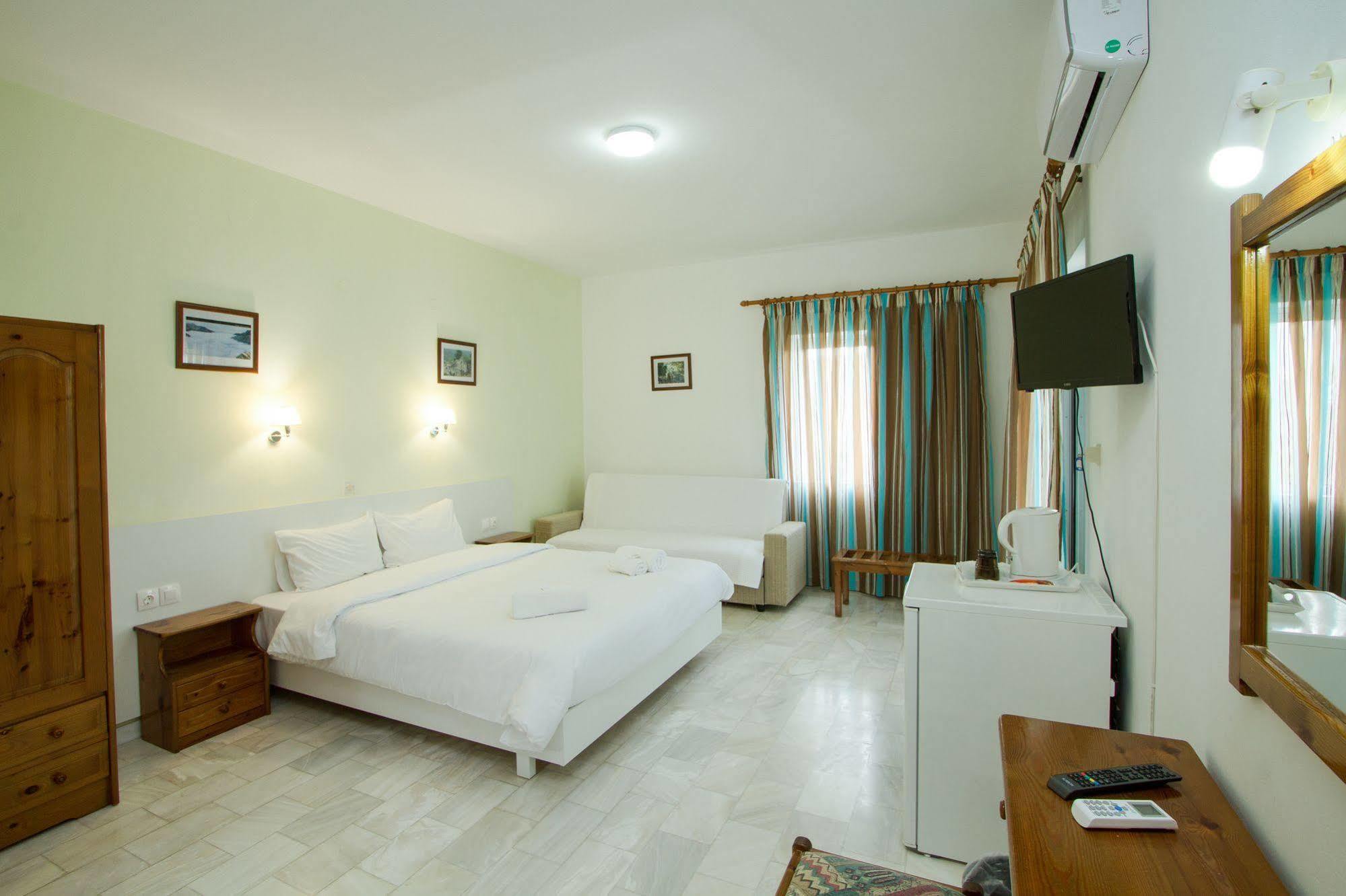 Revekka Rooms Kíssamos Exterior foto